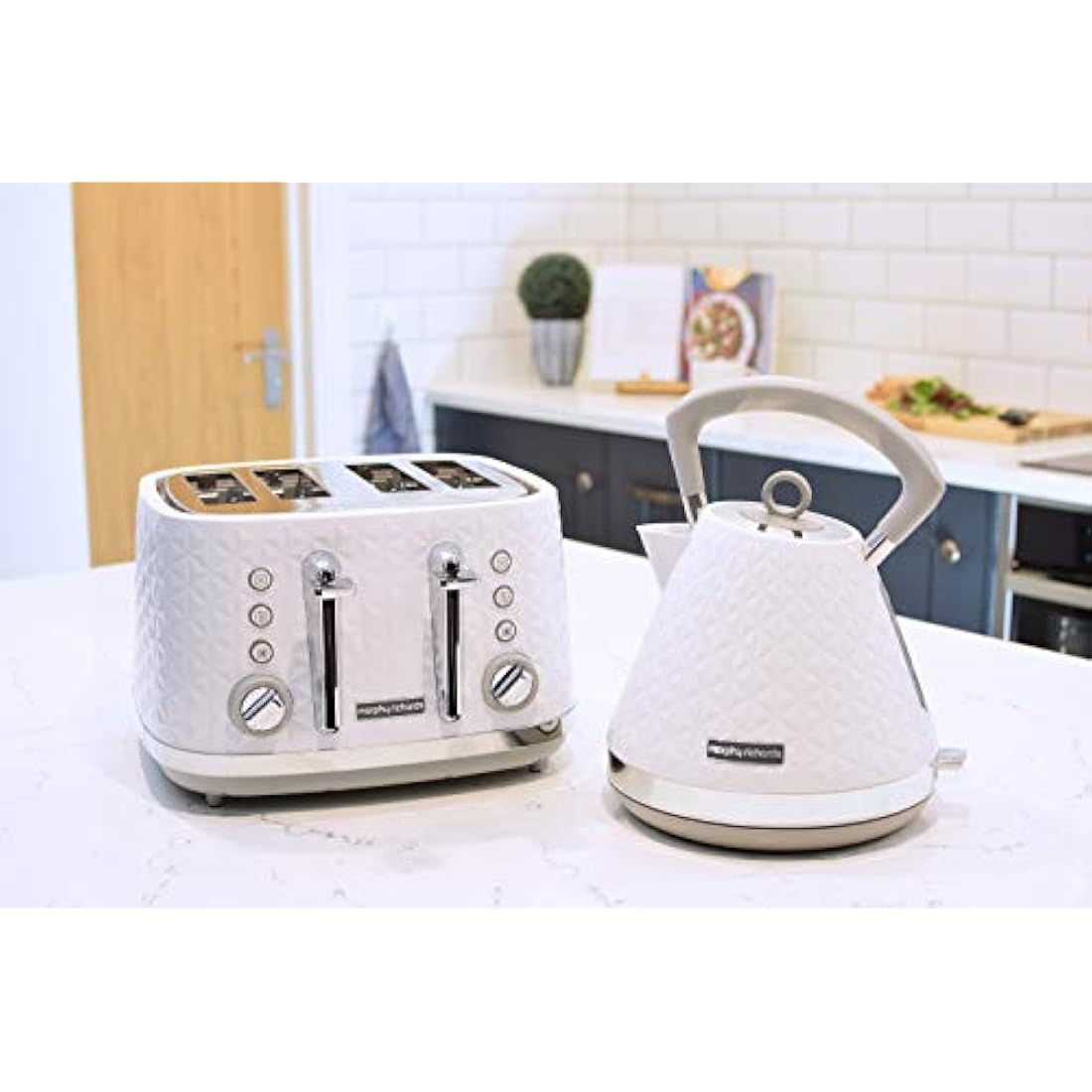 Morphy Richards Vector Pyramid Kettle – 1.5L Rapid Boil White