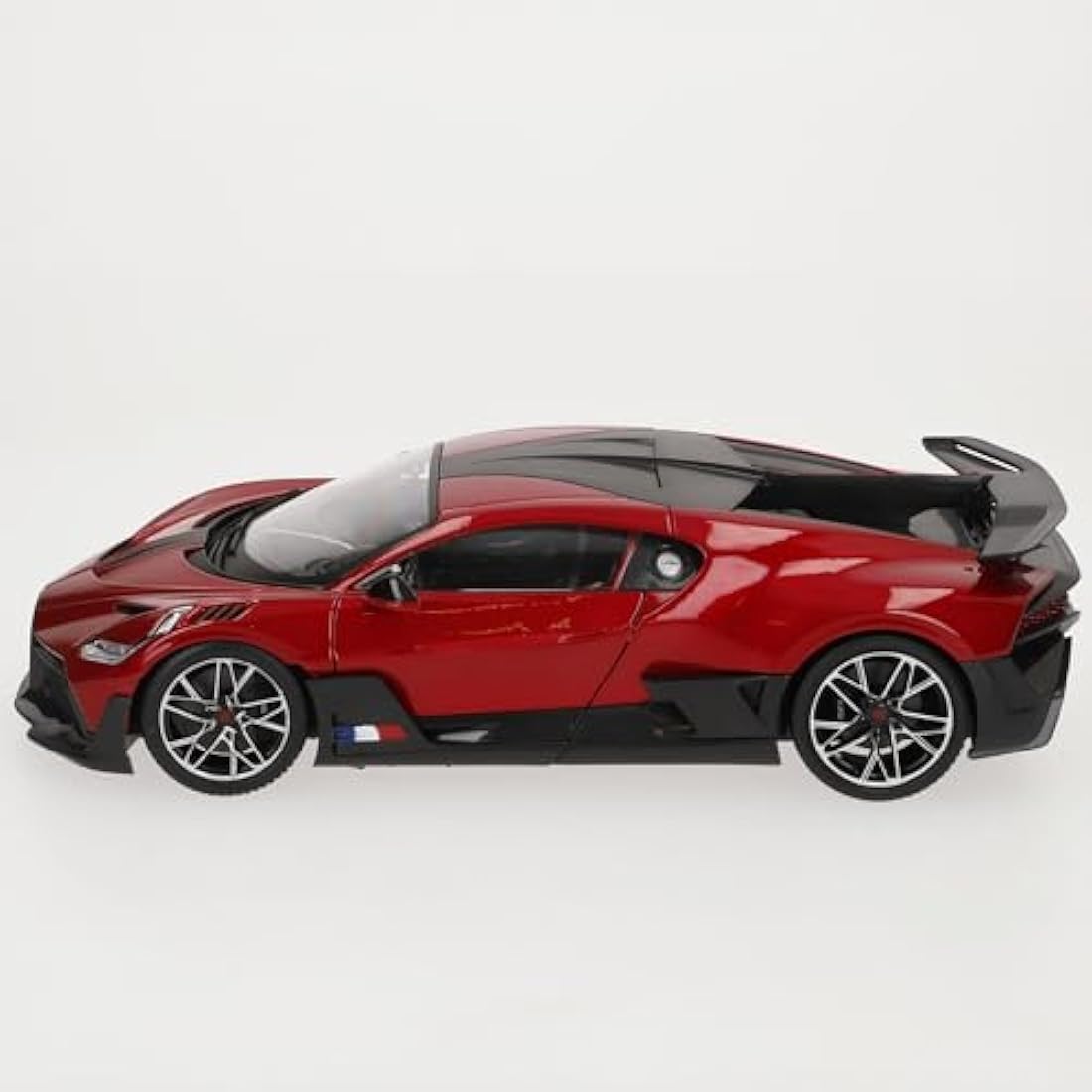Bburago Bugatti Divo Diecast Model Car – 1:18 Scale Red Collector Edition