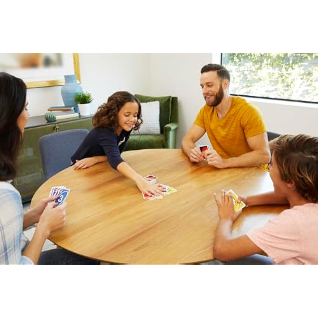 Mattel Games UNO Deluxe Card Game - Classic Family Game in Storage Tin