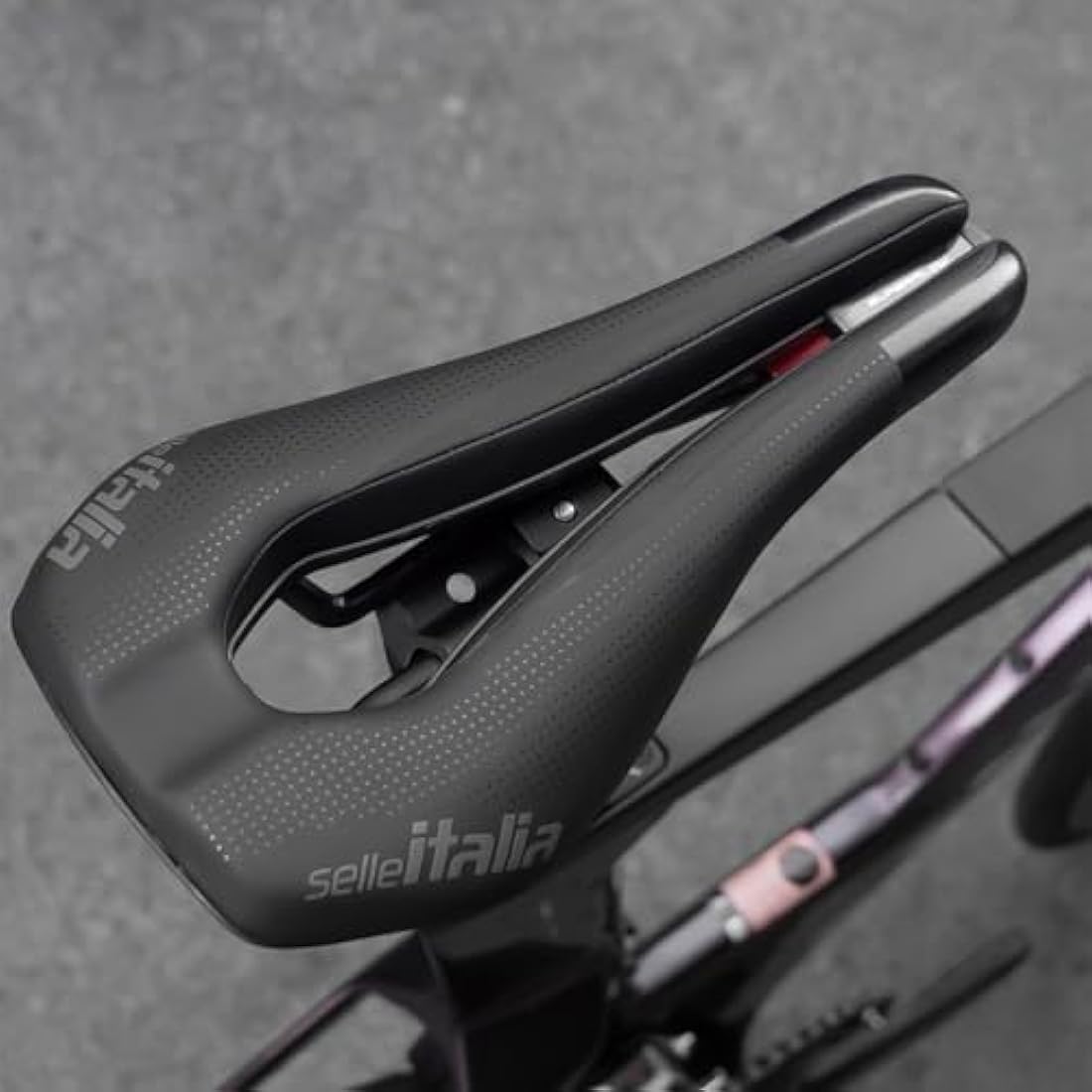 Selle Italia Watt Kit Superflow Bike Saddle - Black - 250 x 133 mm