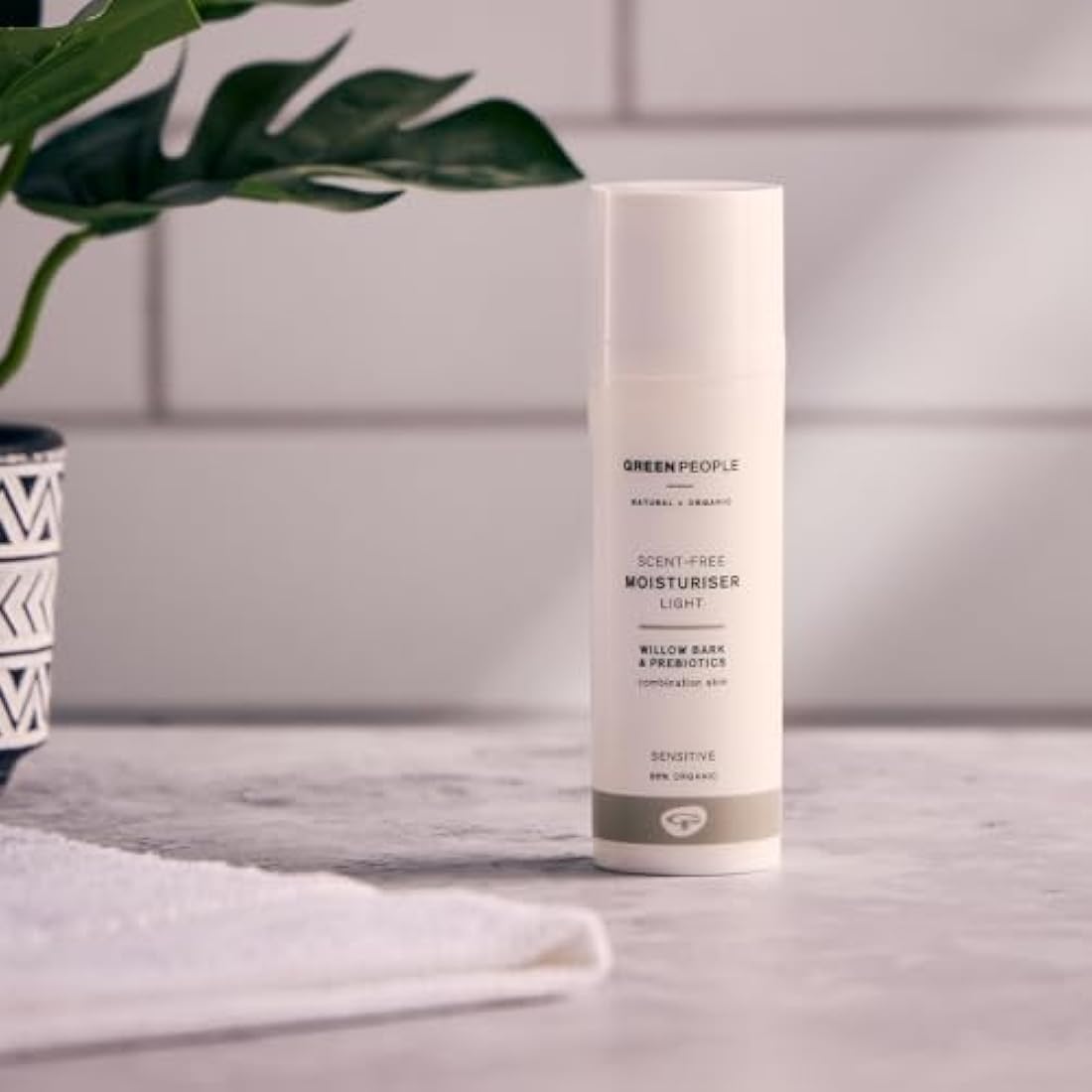 Green People Scent Free Light Organic Moisturiser for Sensitive Skin – 50ml