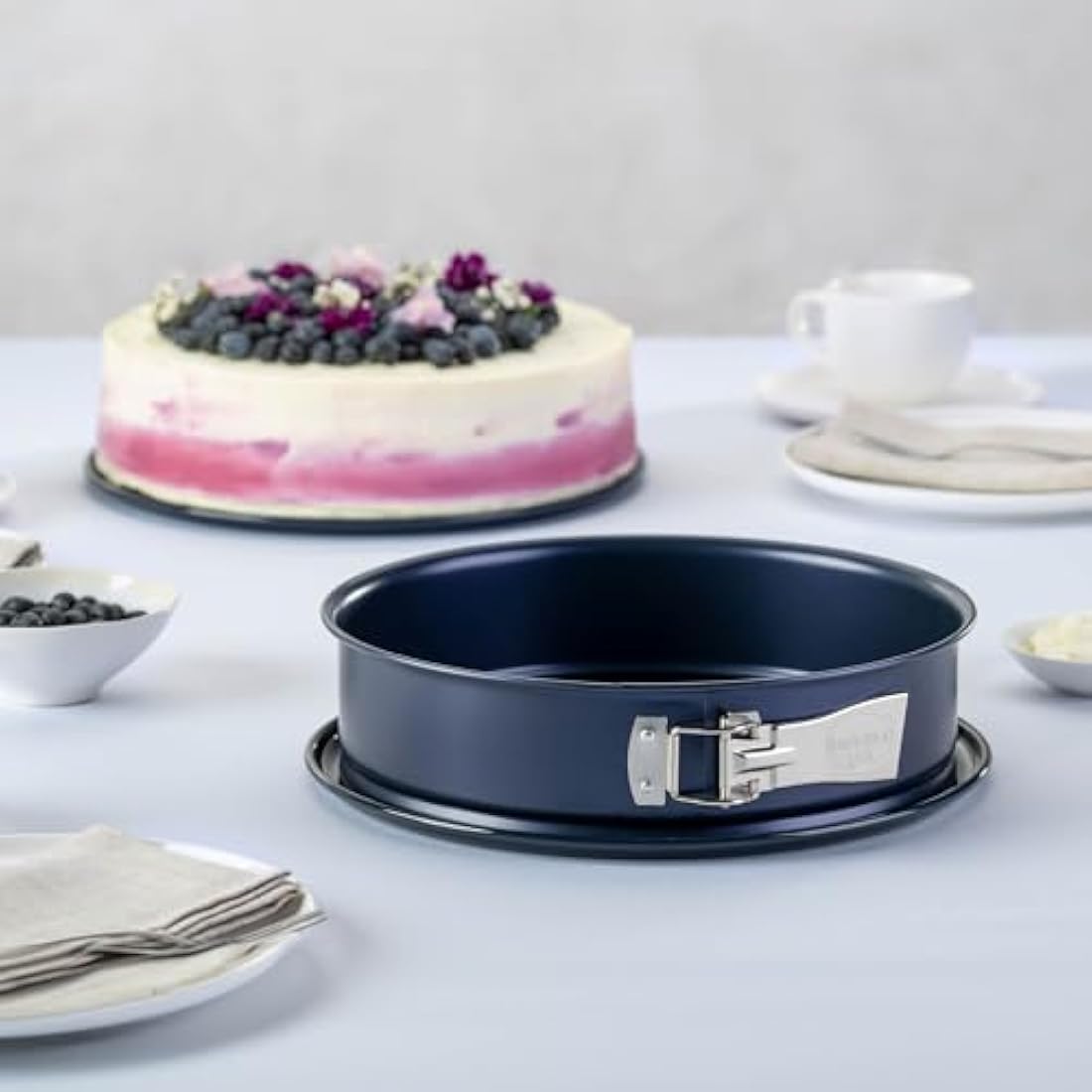 Dr. Oetker 28cm Springform Cake Tin – Enamel Non-Stick Baking Pan