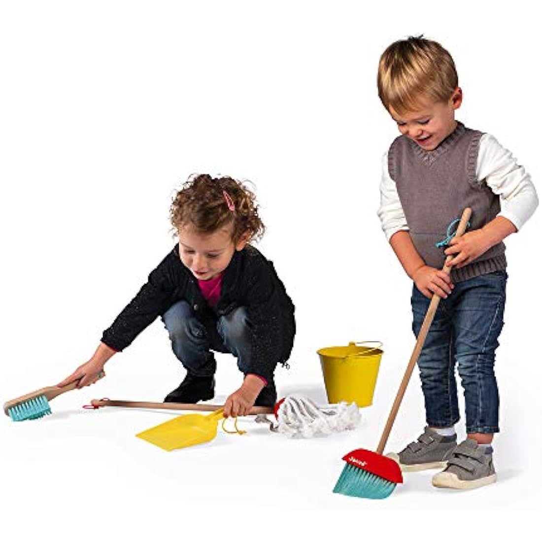 Janod Wooden Cleaning Set – 5-Piece Realistic Pretend Play Toy