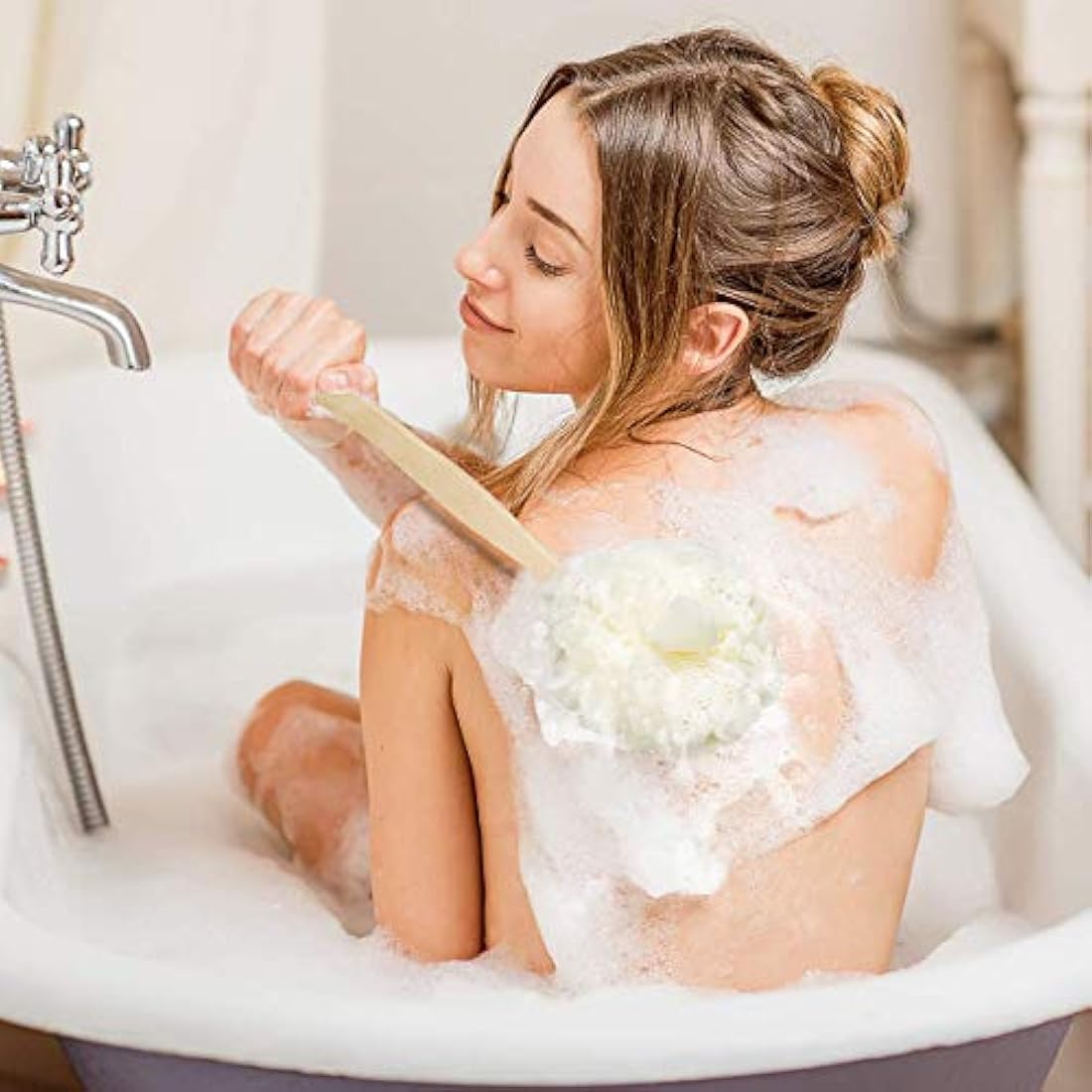 Healifty Back Scrubber – Long Handle Natural Loofah Shower Brush for Body