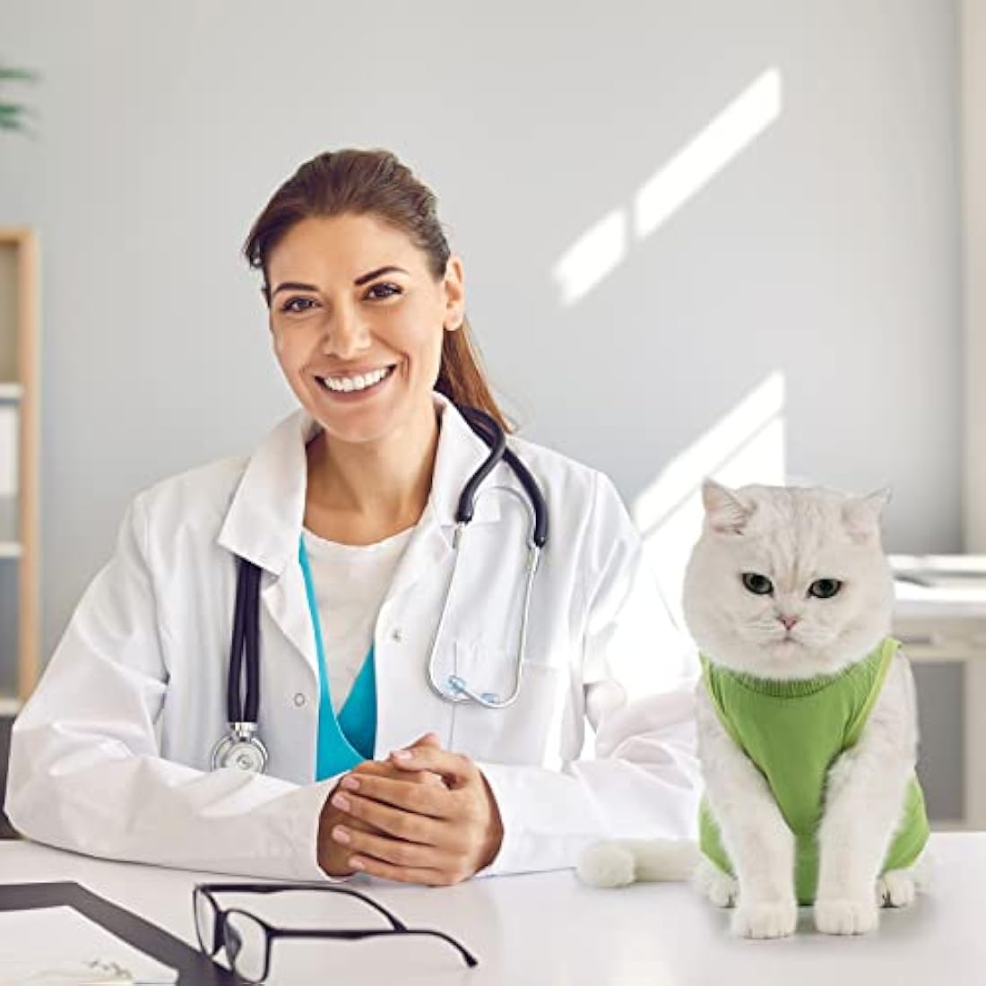 Avont Cat Recovery Suit | Breathable Post-Surgery Spay Shirt - Green (M)