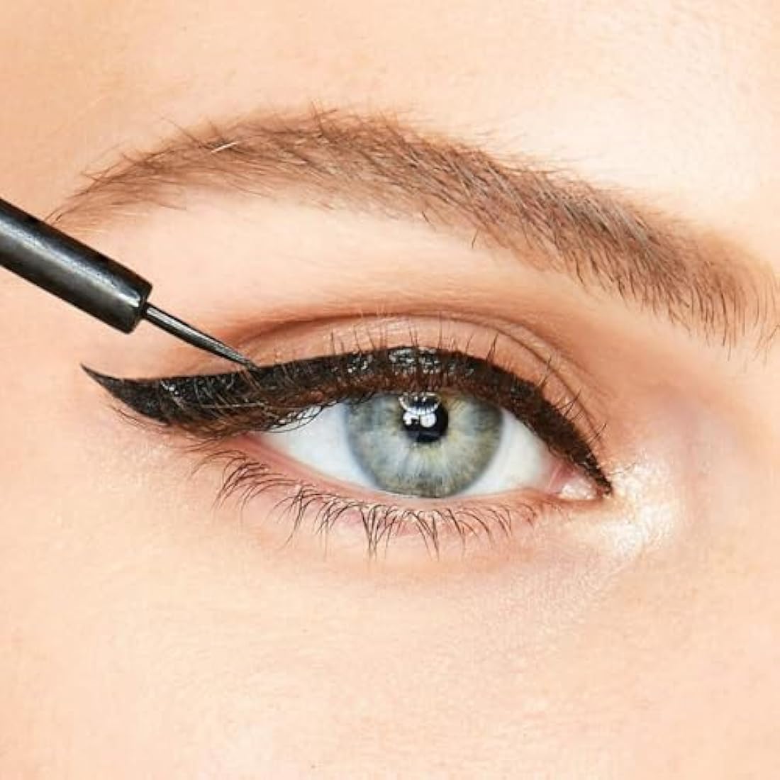KISS Magnetic Eyeliner - Black Smudge-Proof Biotin-Infused Liner