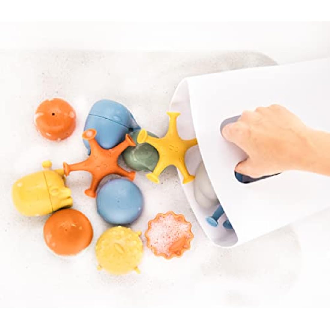 Ubbi Bath Time Essential Gift Set – Drying Bin and 12 Water Toys, Blue