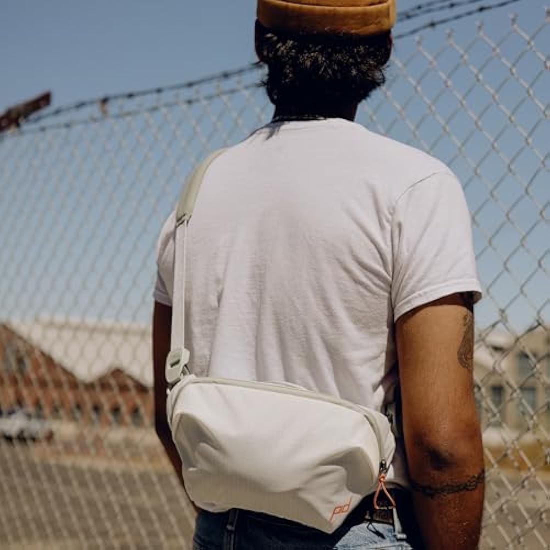 Peak Design Outdoor Sling 2L - Minimalist Camera and Travel Bag
