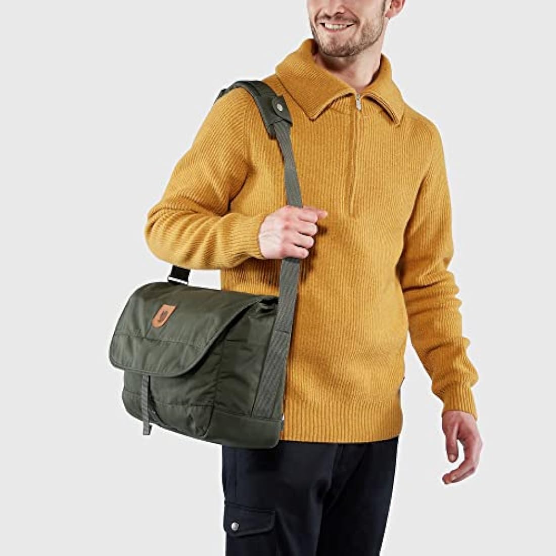 Fjällräven Greenland Shoulder Bag – Durable Outdoor Gym Bag for Men