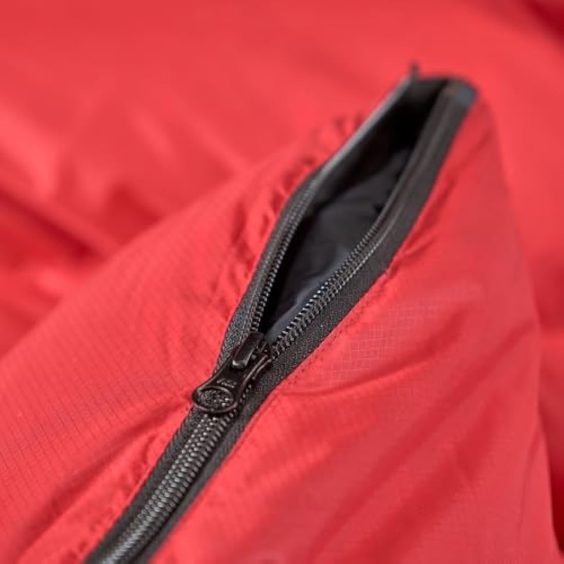 Lowland Outdoor Ranger Lite Duck Down Sleeping Bag - Red, 210x80cm