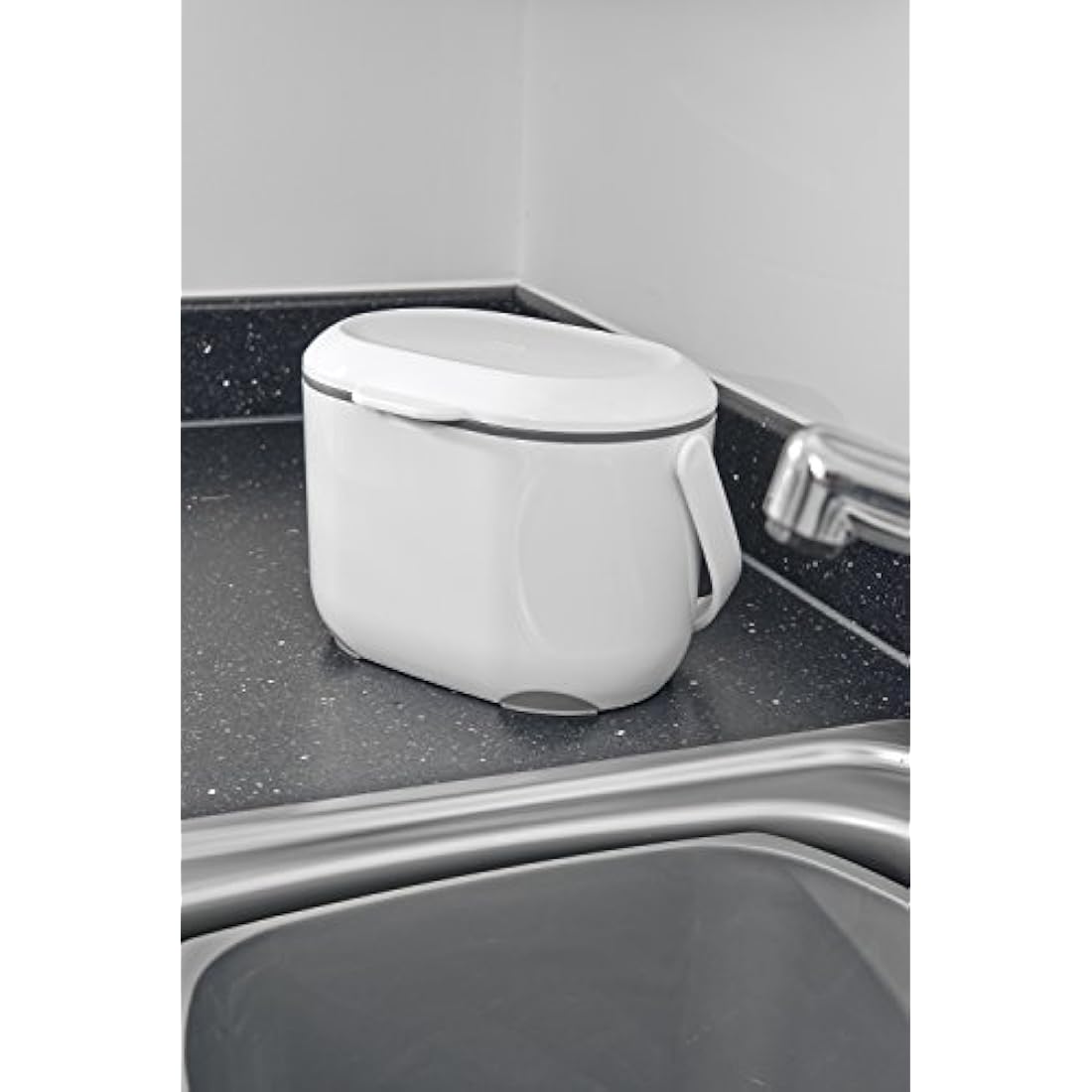 Addis 2.5L Kitchen Compost Caddy – White & Metallic Food Waste Bin