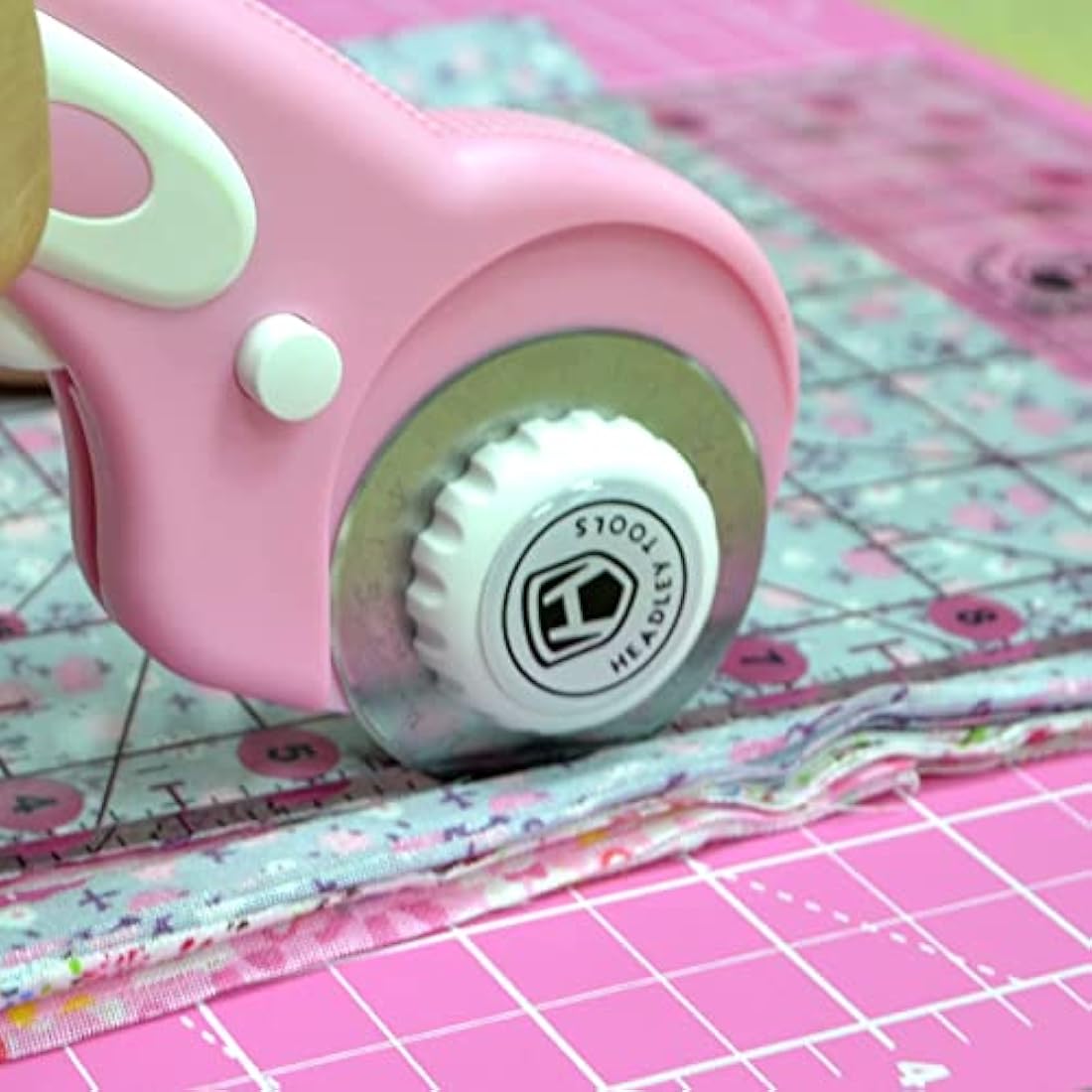 Rotary Cutter Set - Pink Quilting Kit with A2 Cutting Mat