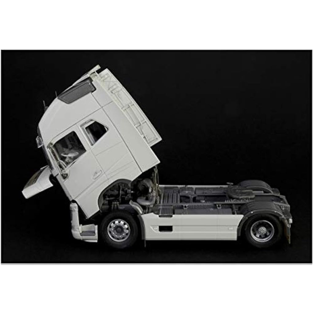 Italeri 1:24 Volvo FH16 Globetrotter XL Truck Scale Model Kit