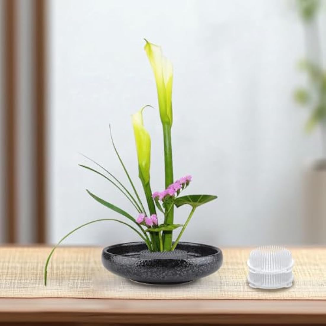 WANDIC Round Clear Plastic Ikebana Kenzan Flower Frog with Suction Cups