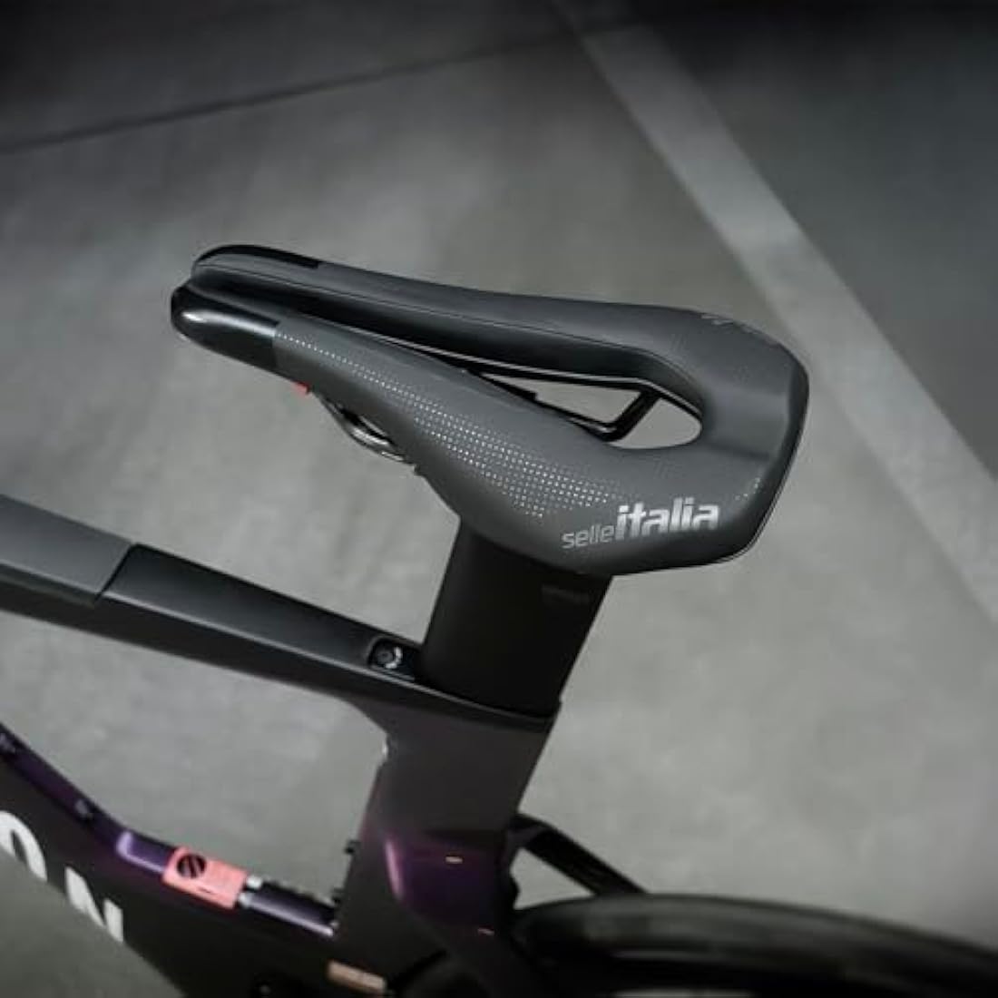 Selle Italia Watt Kit Superflow Bike Saddle - Black - 250 x 133 mm