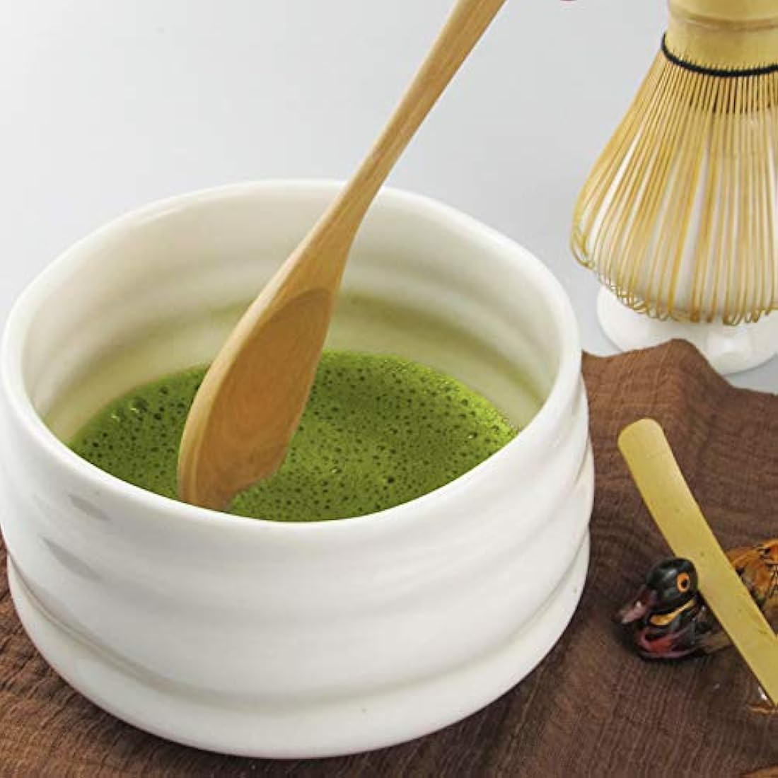 Artcome White Matcha Ceremony Kit – Bamboo Whisk and Ceramic Bowl Set