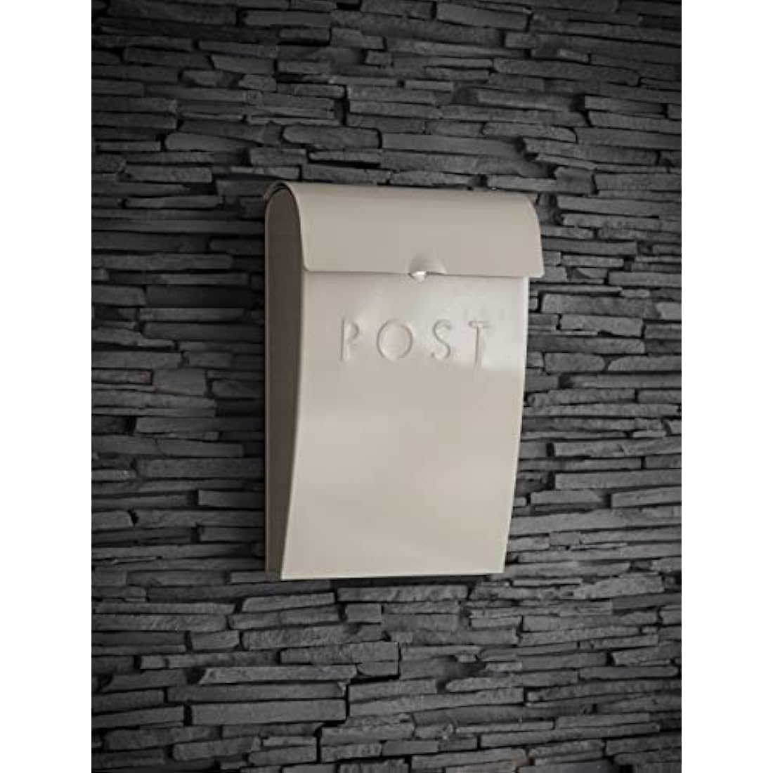 Garden Trading Wall Mounted Post Box – Lockable Steel Letterbox