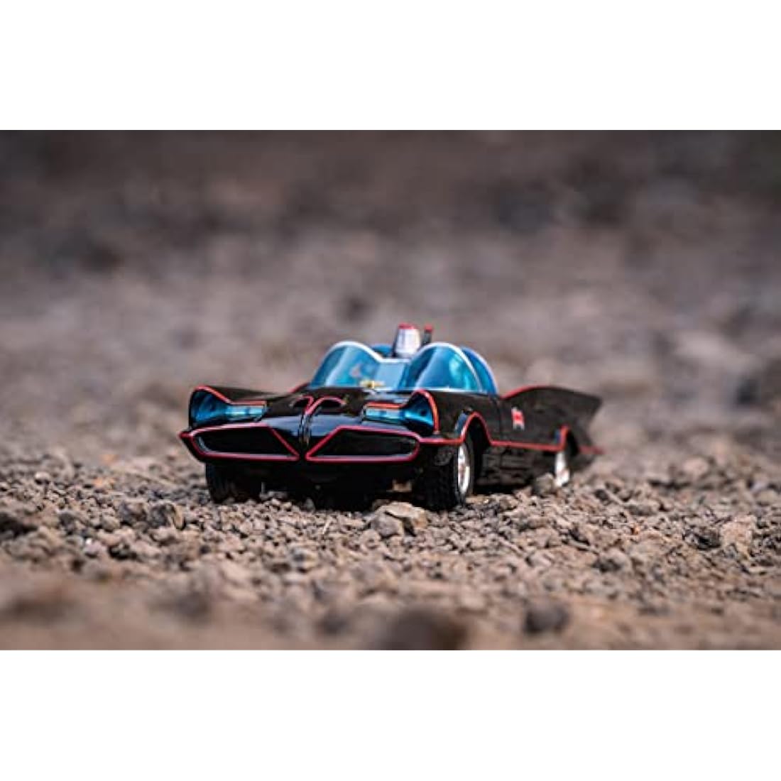 DC Comics 1966 Batmobile 1:24 Die-Cast Car with 4 Figures