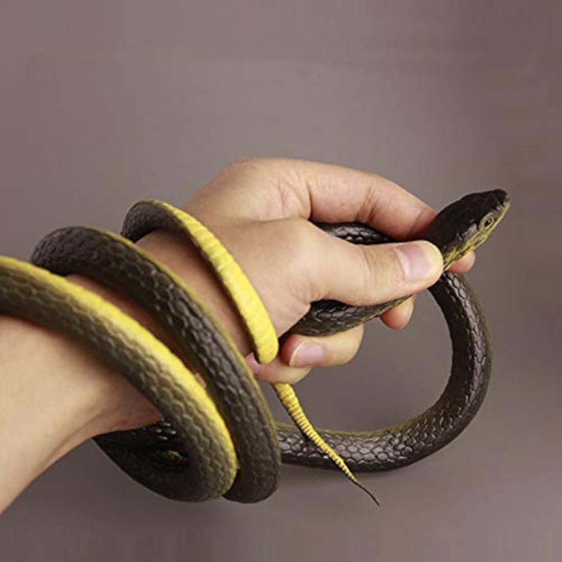 MAKFORT 1.3m Realistic Rubber Snake Toy – Flexible Prank Prop for Garden