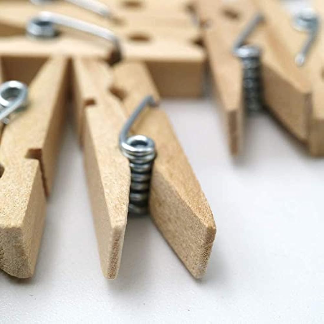 jijAcraft 100Pcs Mini Wooden Pegs – Brown Photo Clips for DIY Crafts