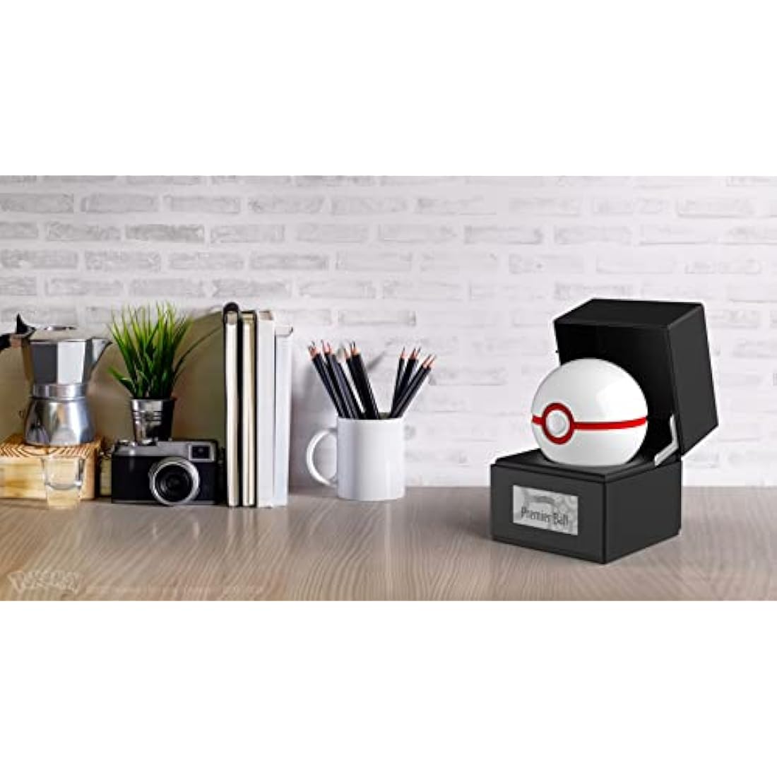 The Wand Company Pokémon Premier Ball – Die-Cast Electronic Replica