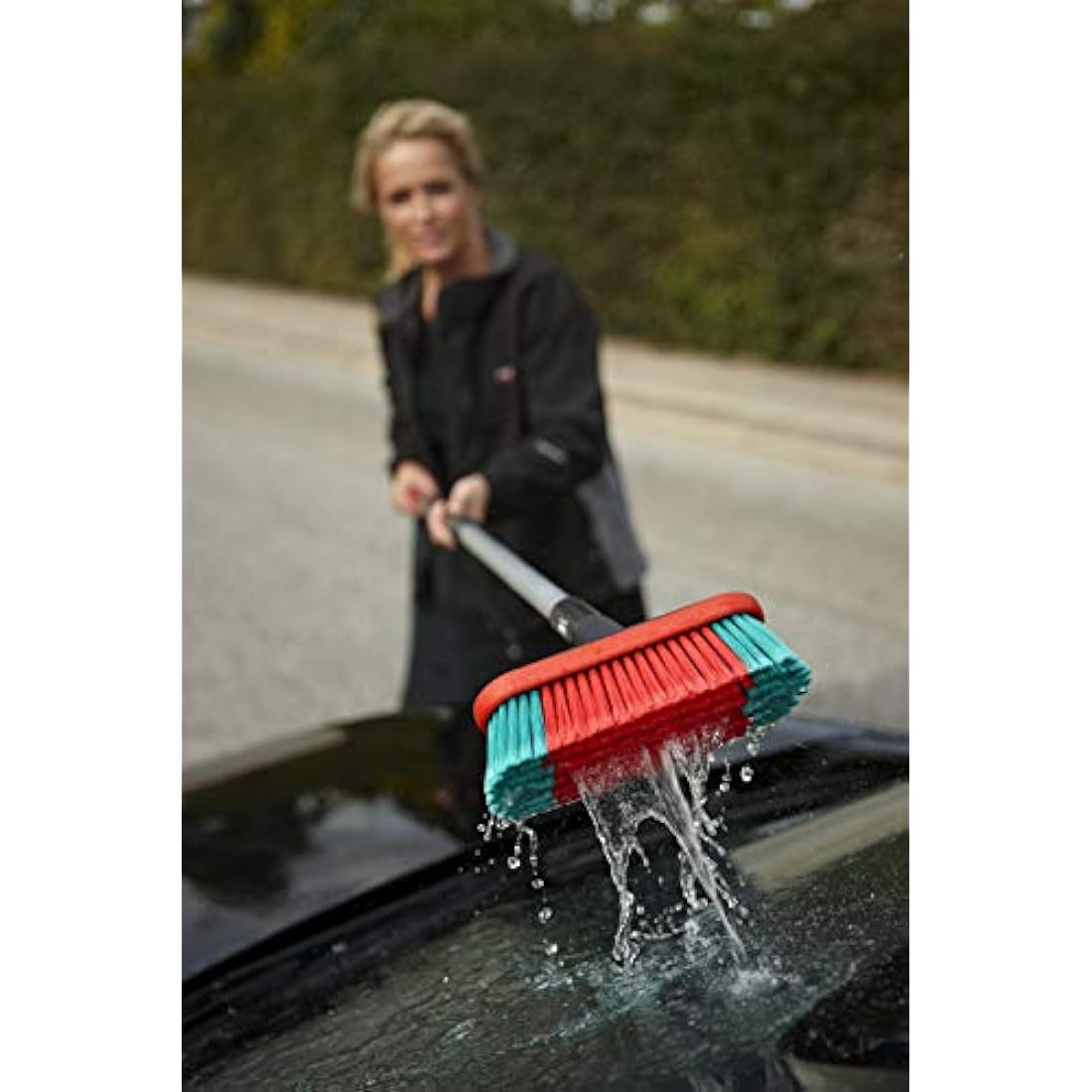 Vikan Waterfed Vehicle Brush – Soft Split Bristles, Angle Adjustable