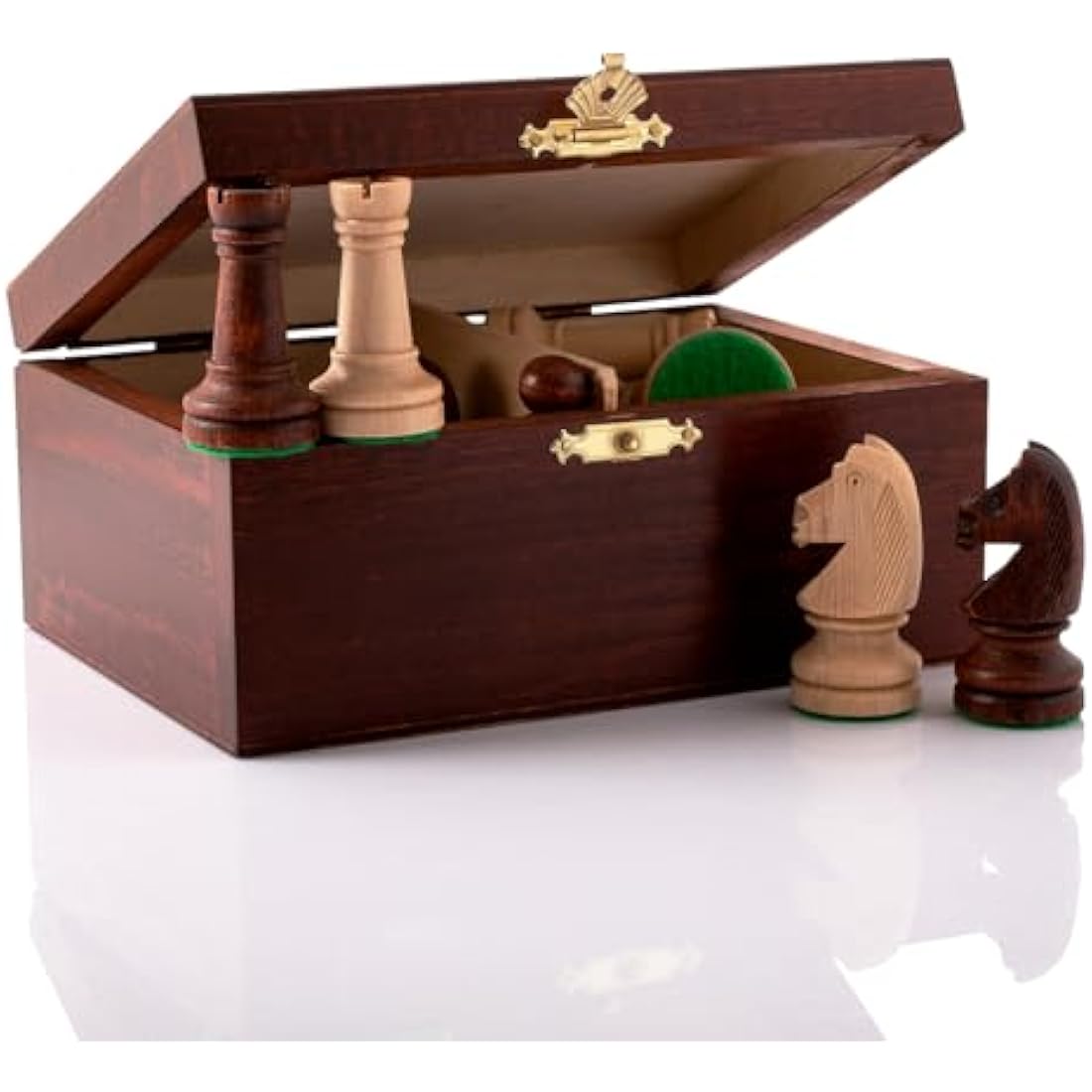 Staunton No. 4 Wooden Chess Pieces in Mahogany Box