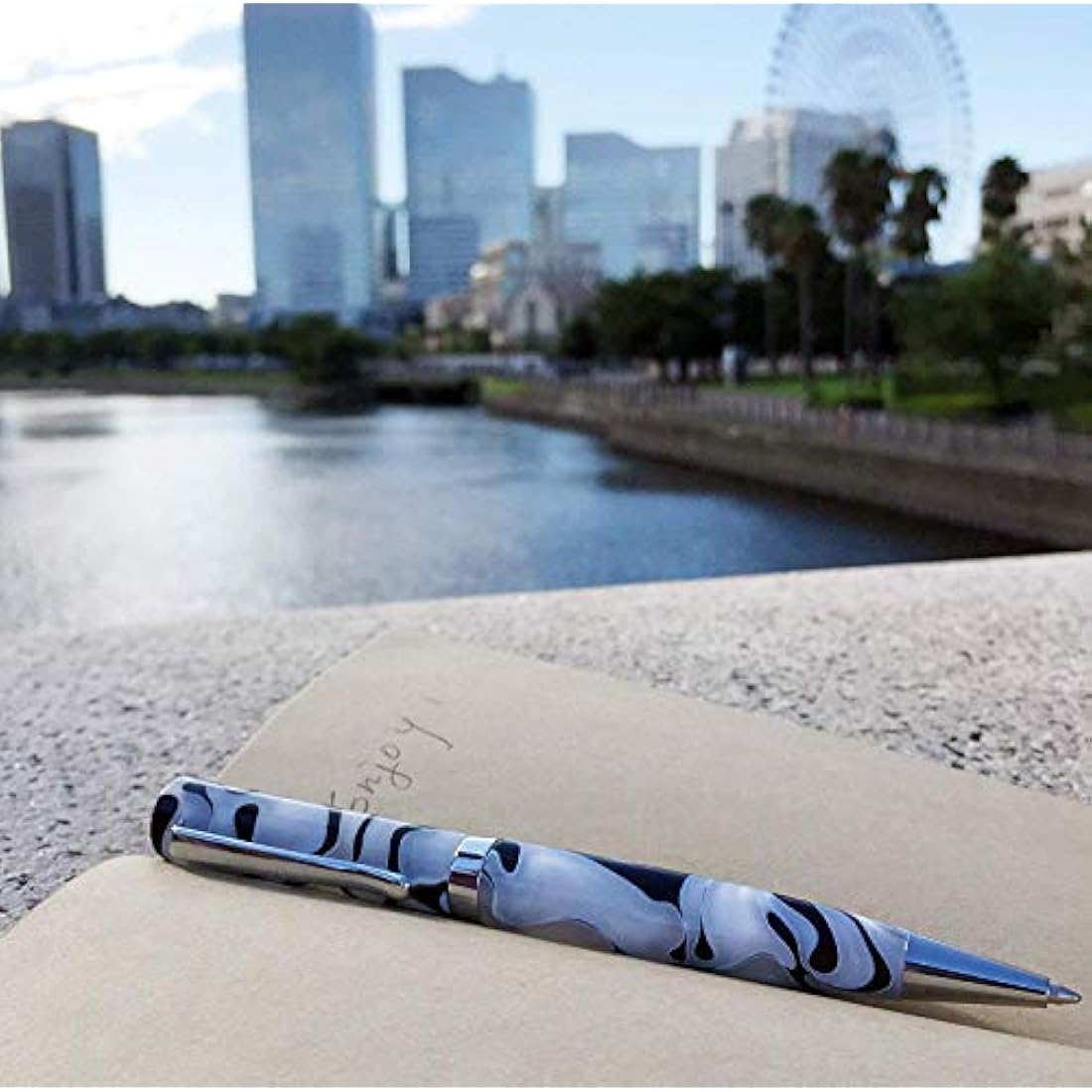 LACHIEVA LUX Luxury Resin Ballpoint Pen Gift Set - White & Black