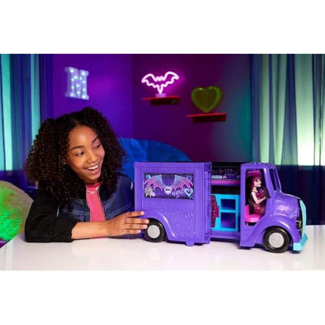 Monster High Draculaura Doll & Fangtastic Rockin’ Food Truck Playset