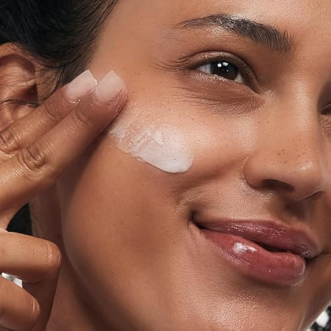 Vasanti Brighten Up! Enzymatic Face Rejuvenator - Exfoliating Scrub