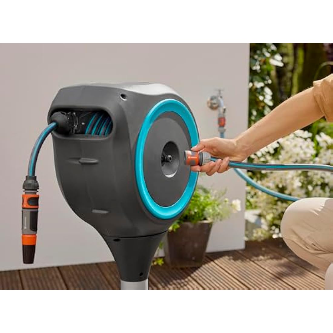 Gardena RollUp M Patio Hose Box – 20m Automatic Retractable Garden Hose