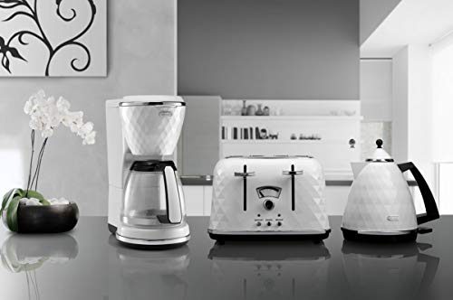 De'Longhi Brillante 4-Slice Toaster – White Faceted Kitchen Appliance