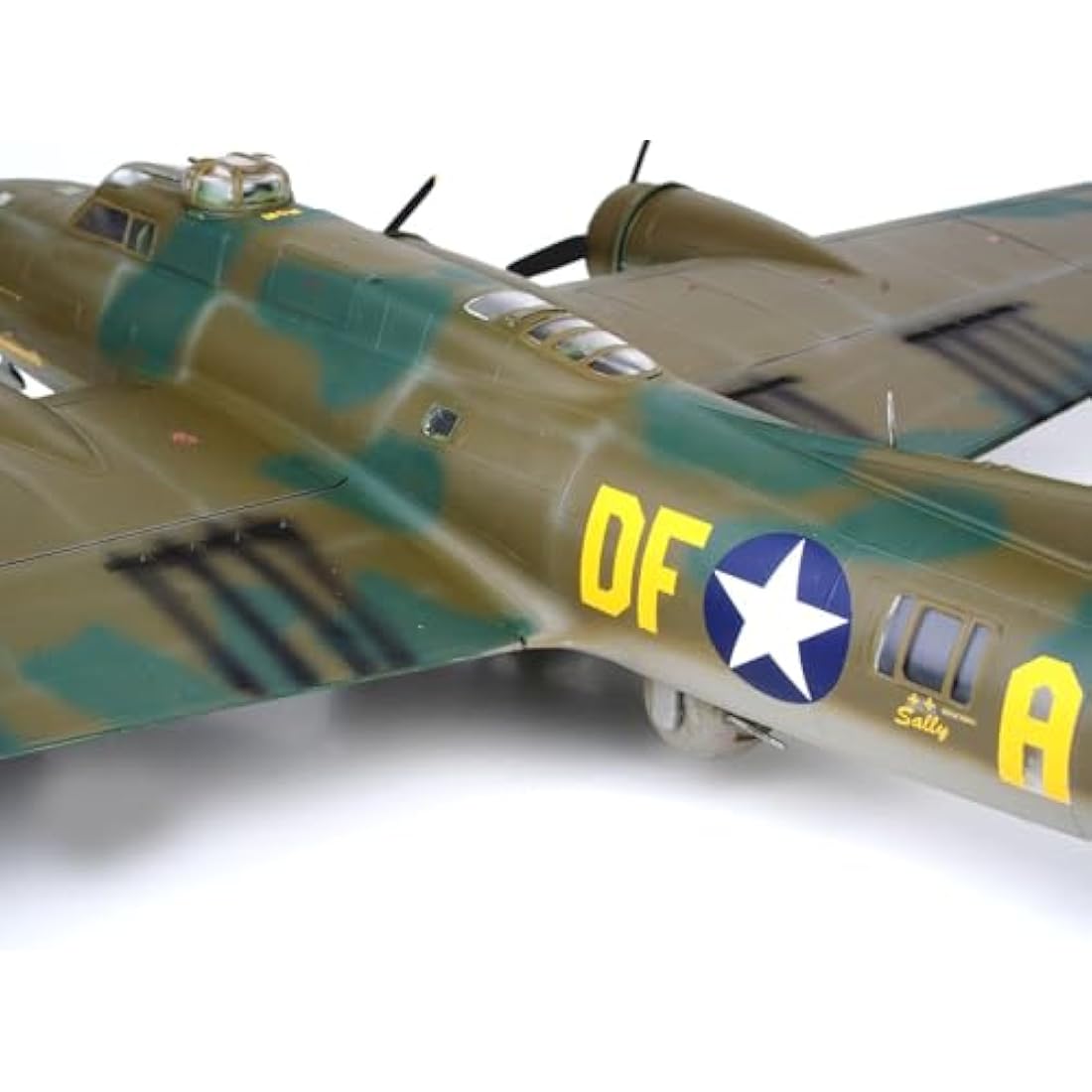 Revell B-17F Memphis Belle 1:48 Scale Plastic Model Aircraft Kit