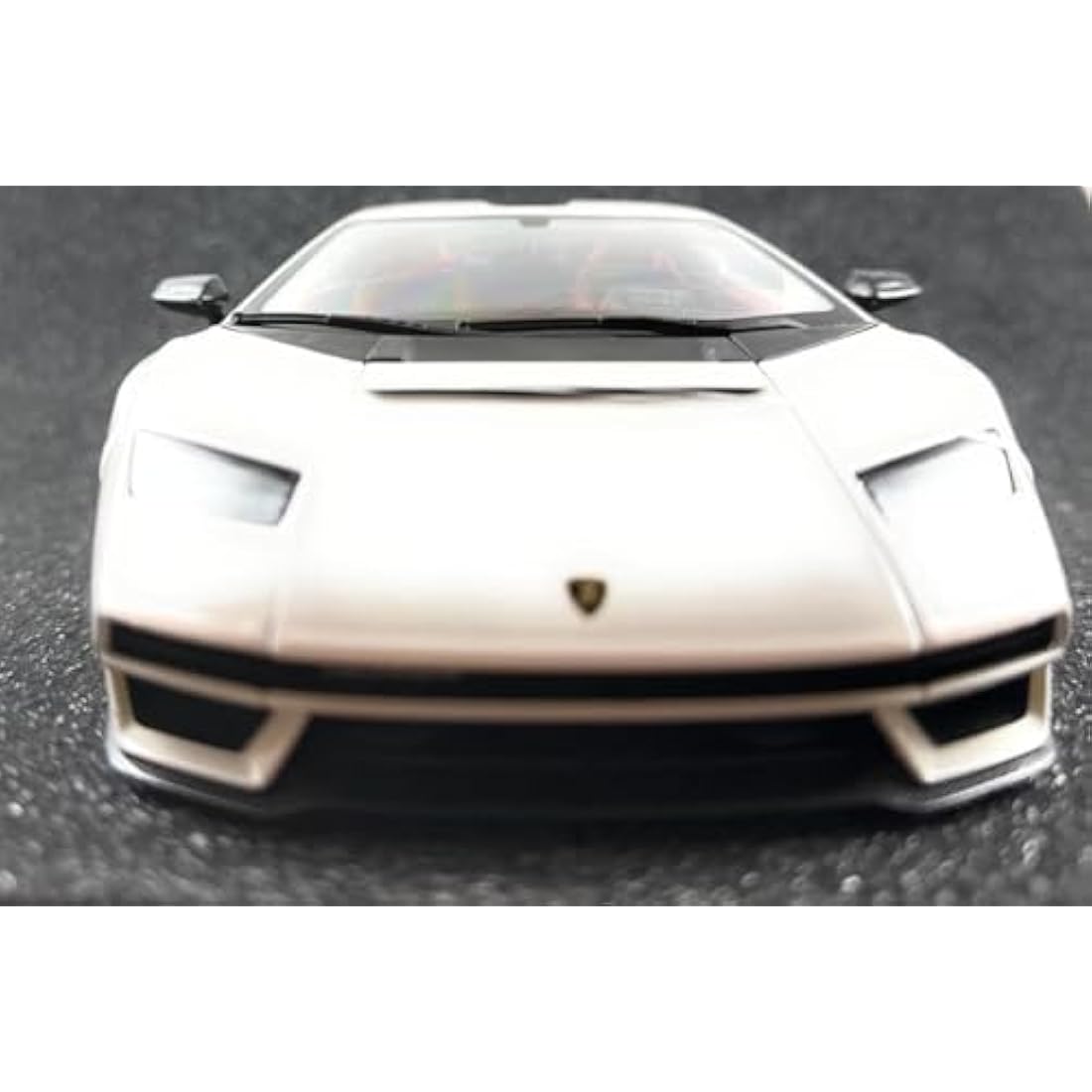 Maisto Lamborghini Countach LPI 800-4 – 1:18 Die-Cast Model Car, White