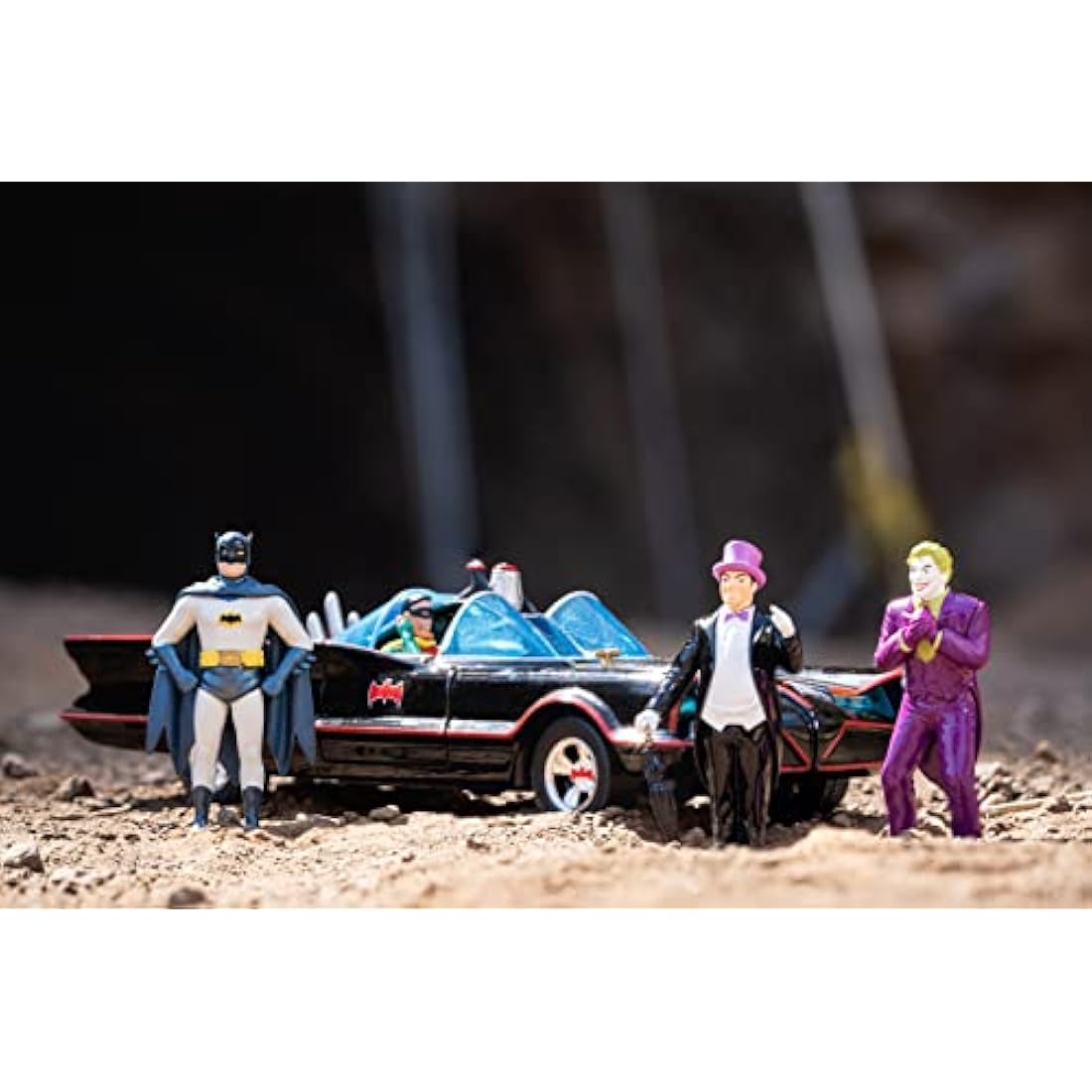 DC Comics 1966 Batmobile 1:24 Die-Cast Car with 4 Figures