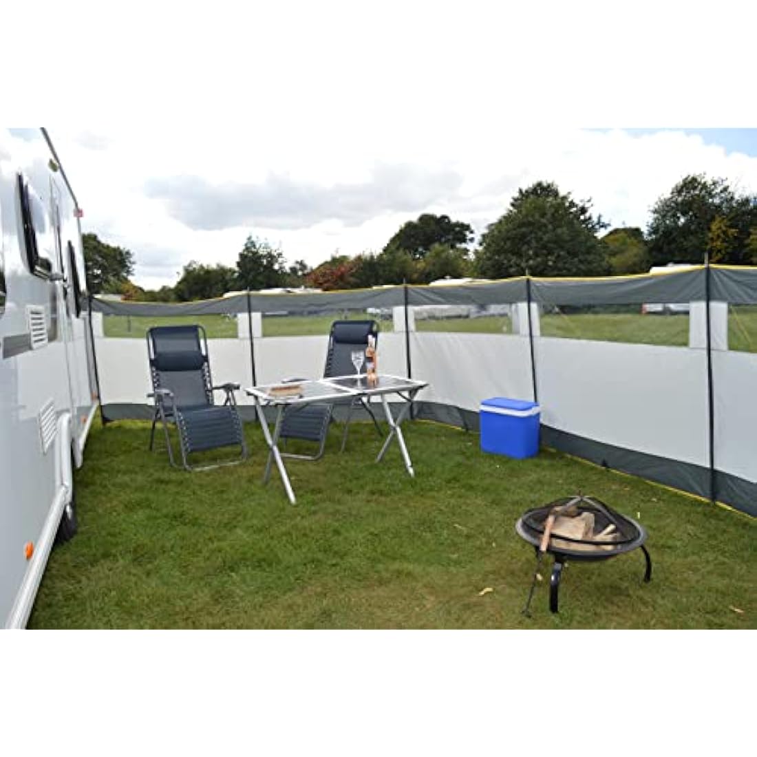 Bits4Reasons 5 Panel Steel Poled Camping Windbreak with Windows - 8m