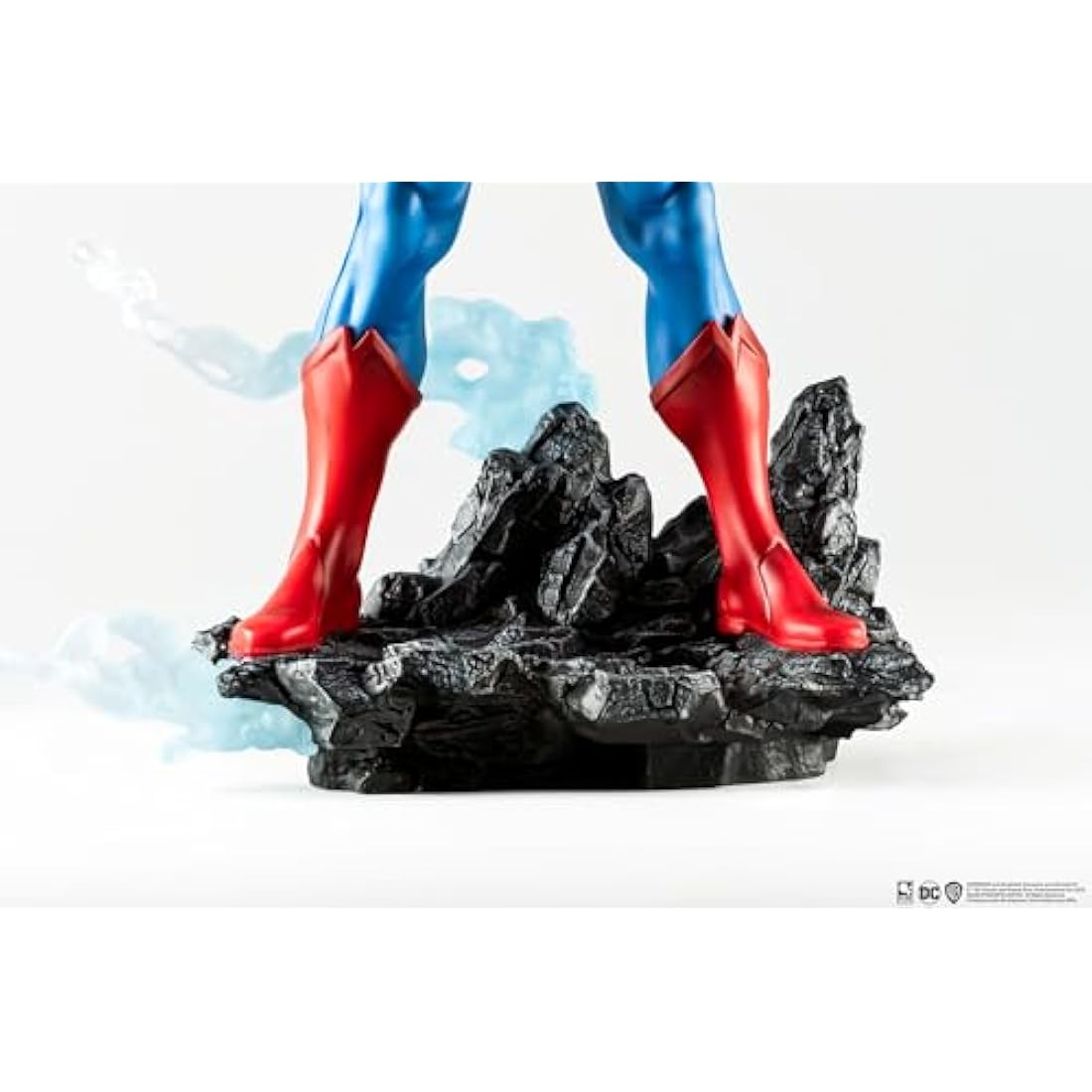 Superman Classic Version 1:8 Scale Statue | DC Heroes Previews Exclusive