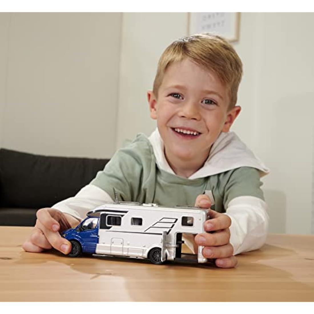 Majorette Grand Series Hymer B-Class 780T Camper - 1:43 Die-Cast Model