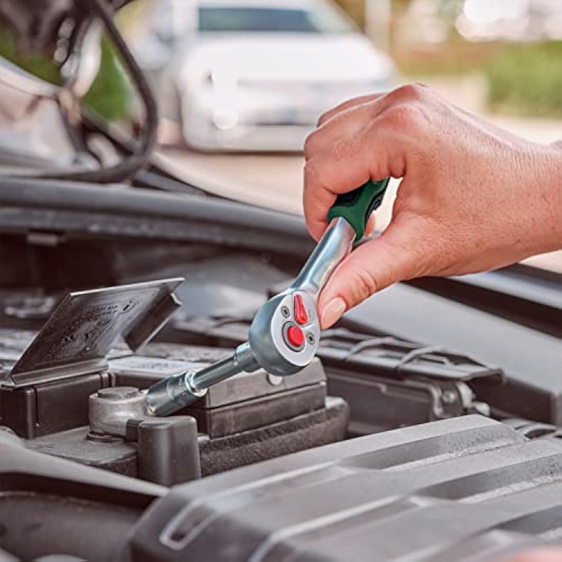 Bosch 1/4" Drive Socket Set – 14-Piece Ratchet Kit with Magnetic Holder