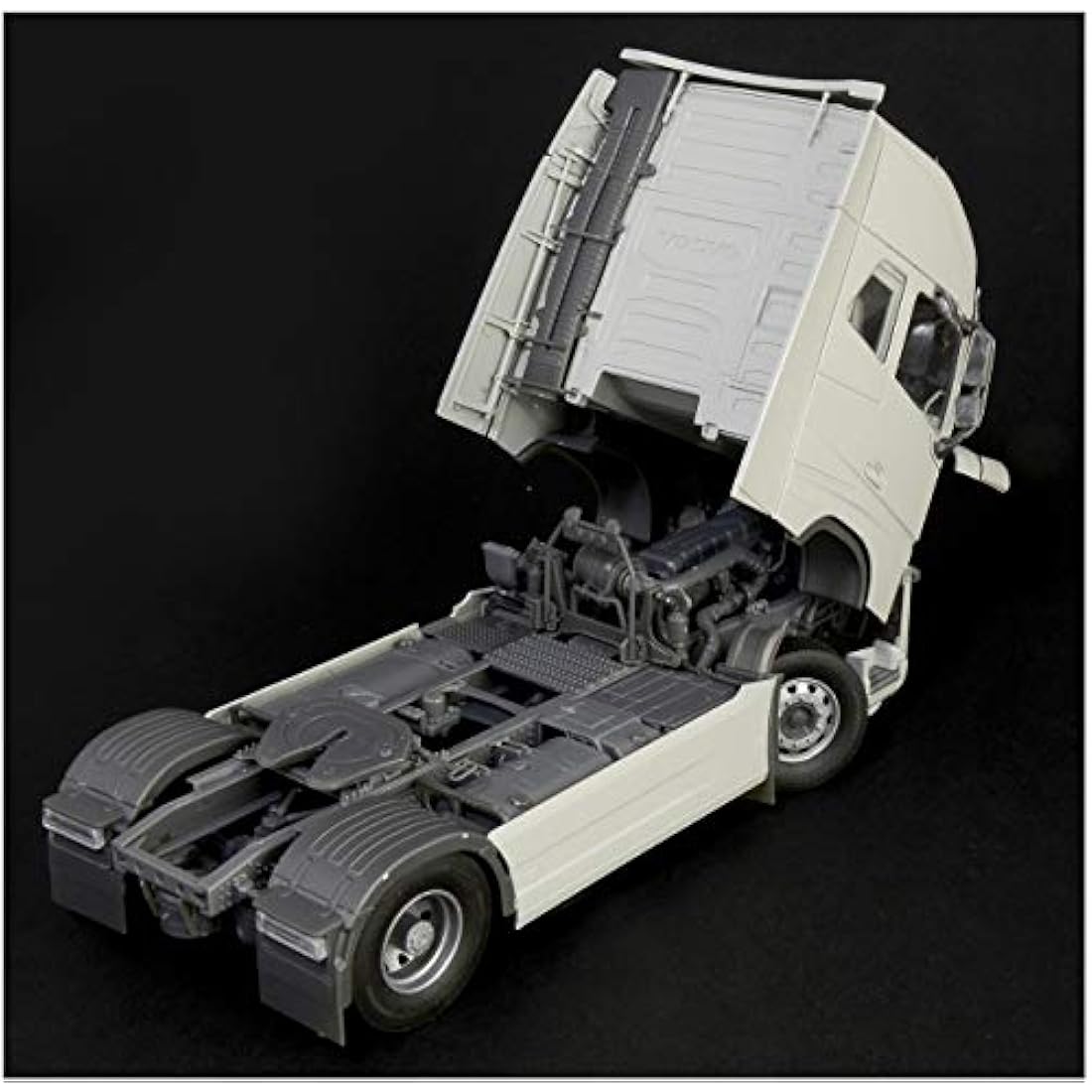 Italeri 1:24 Volvo FH16 Globetrotter XL Truck Scale Model Kit
