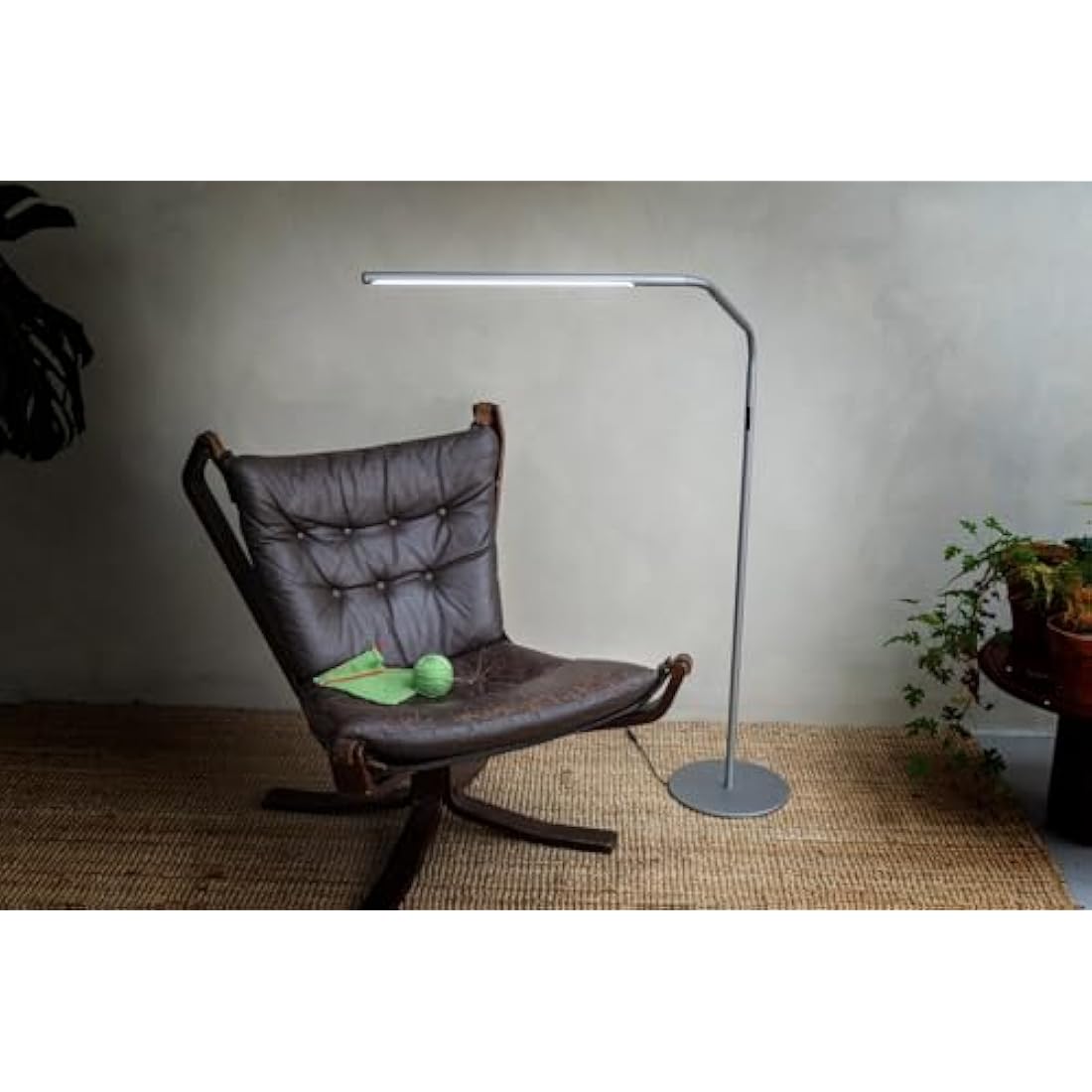 Daylight Slimline 4 LED Floor Lamp – 6,000K Task Light in Ice Grey