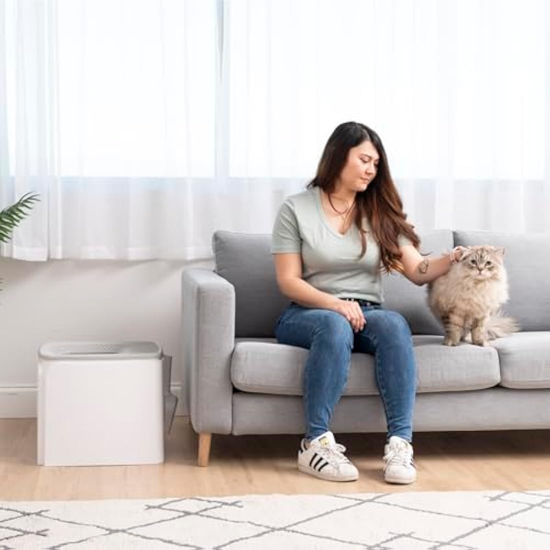 IRIS USA Top Entry Cat Litter Box with Scoop – Odor Control, White