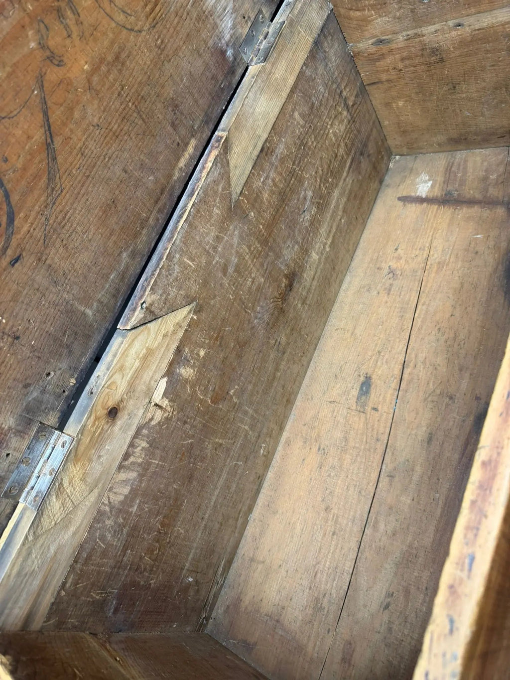Antique Pine Storage Chest – Rustic Blanket Box / Coffee Table Trunk