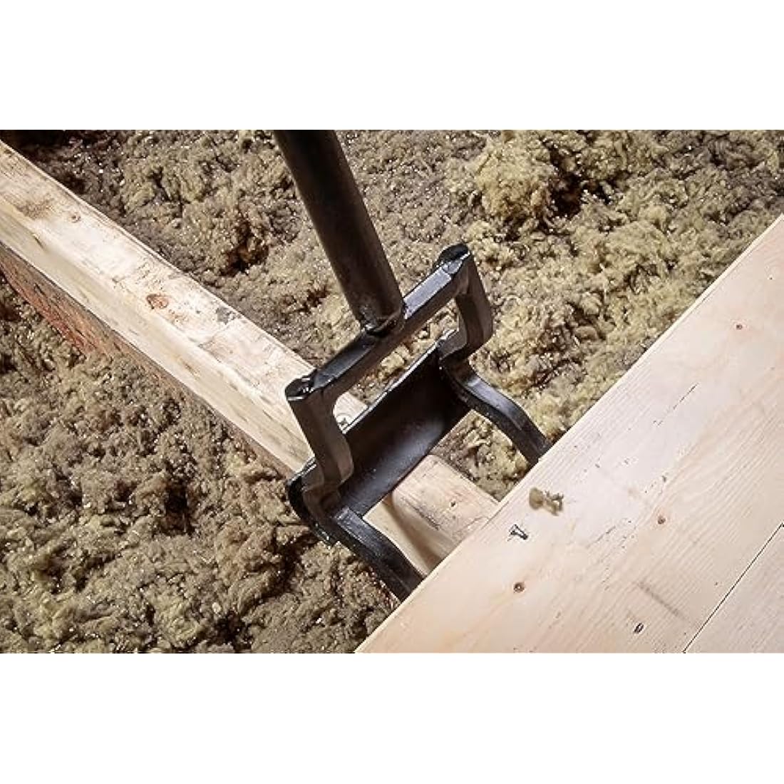 Roughneck Gorilla Demolition & Lifting Bar – Heavy-Duty Prying Tool