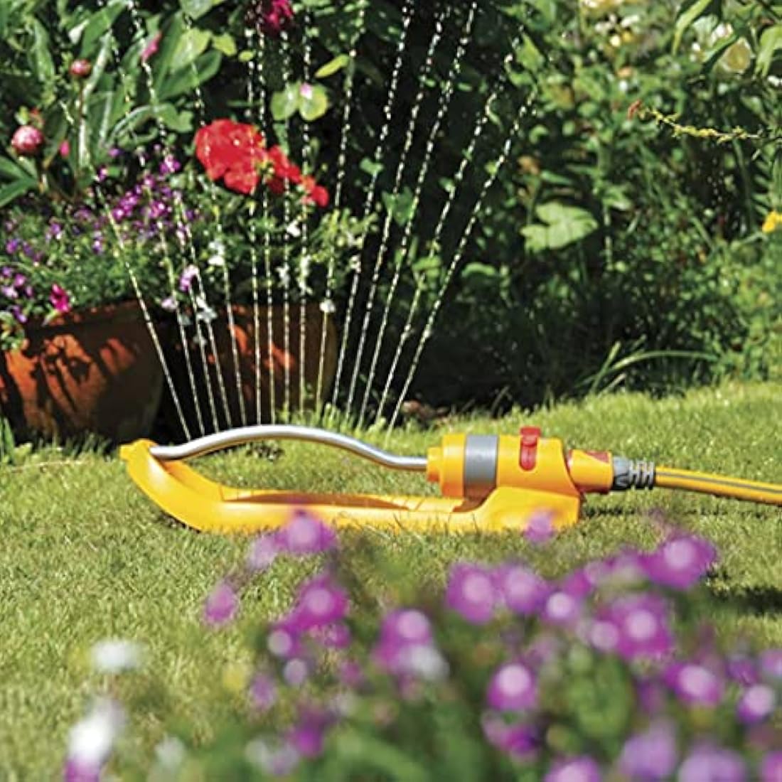Hozelock Oscillating Sprinkler Plus 180m² – 15 Jet Lawn Sled Sprinkler