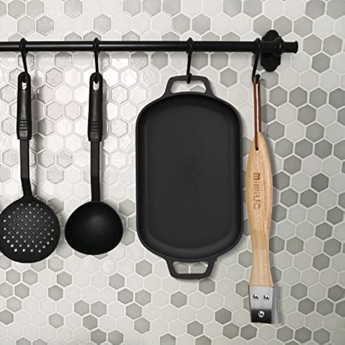 Mimiuo Cast Iron Griddle Pan – Rectangular Sizzler with Wood Handle