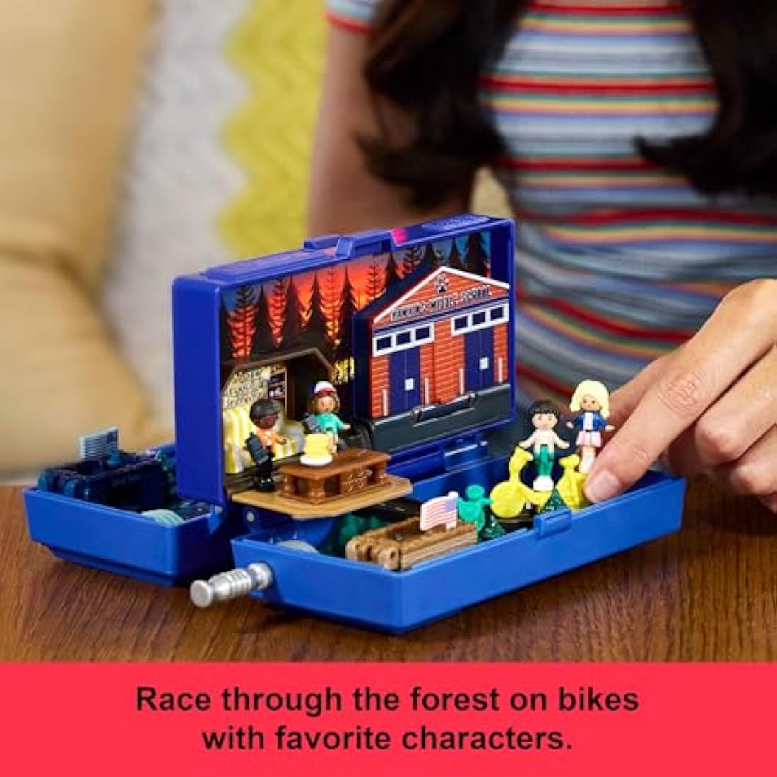 Polly Pocket Stranger Things Collector Playset with 6 Dolls - HWP22