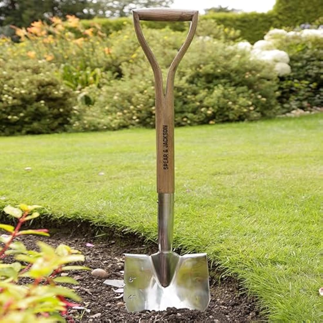 Spear & Jackson Stainless Steel Planting Spade – Pointed Garden Tool