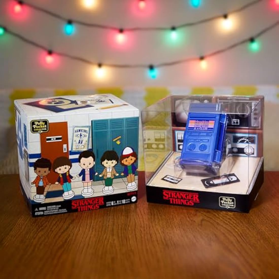 Polly Pocket Stranger Things Collector Playset with 6 Dolls - HWP22