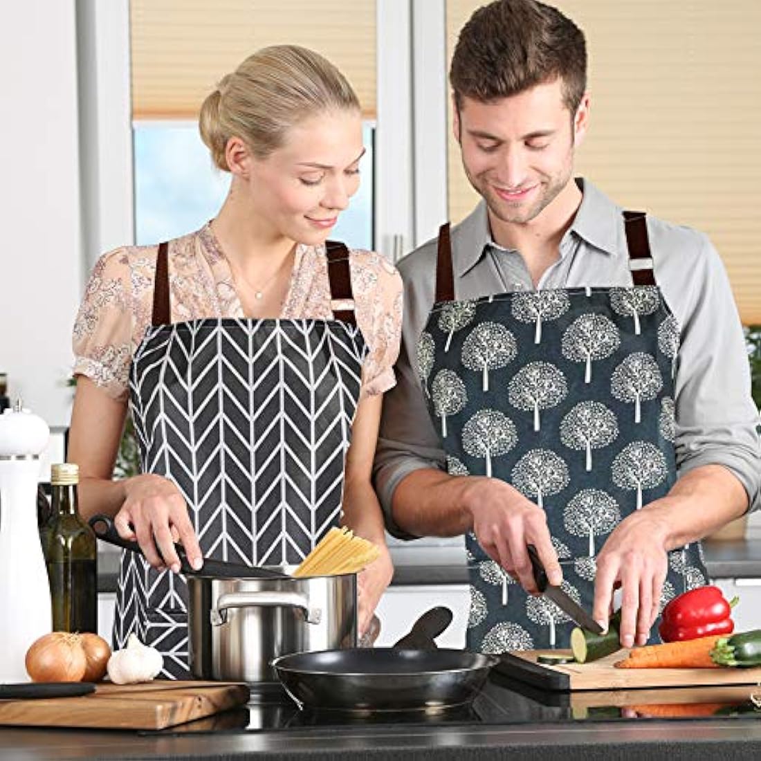 2Pcs Waterproof PVC Kitchen Apron with Pockets for Women
